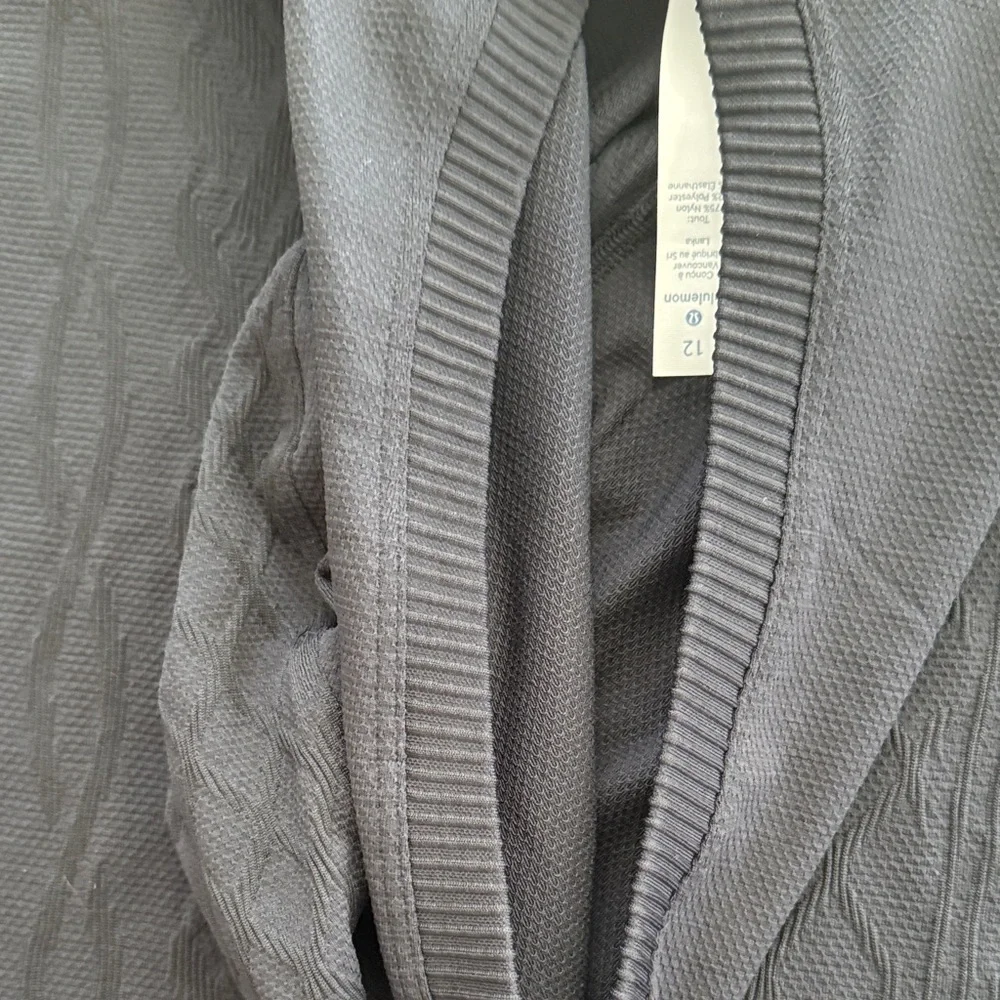 lululemon athletica black long sleeve top - Picture 4 of 7